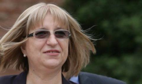 Цецка Цачева на плаж с Лютви Местан