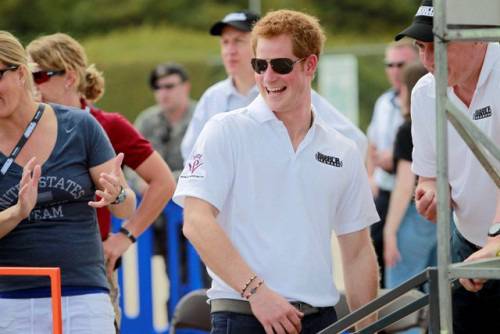 Тръгна ли принц Хари по стъпките на брат си Уилям?