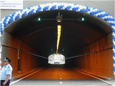 Катастрофа затвори тунел на магистрала „Люлин“ в посока София