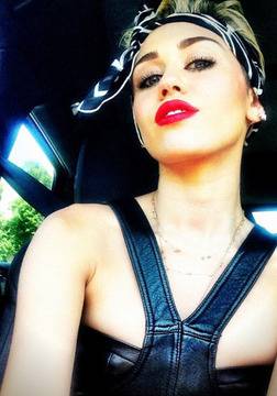 НЕ на скучната прическа видяна 2740 коментари 0