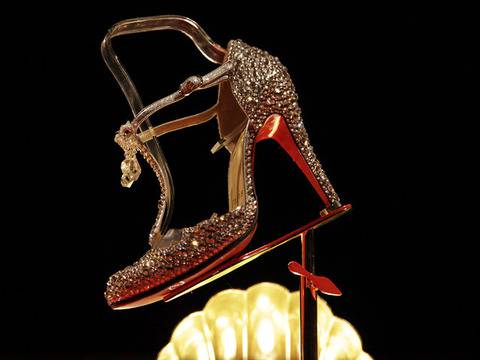 Как да поправим надрасканите обувки