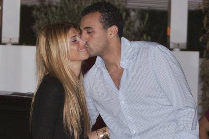 Бадр Хари се раздели с Естел Кройф