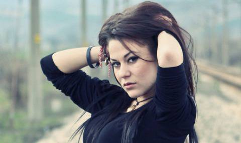 Дани ще позира с най-големия джип в България