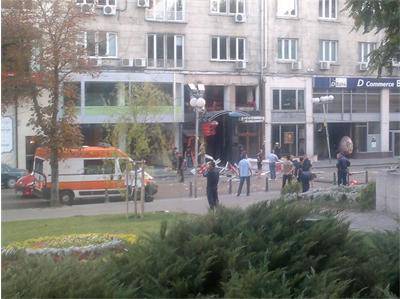 Взрив помете заведение в центъра на София, има ранени (снимки)