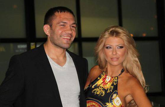 Андреа и Кобрата се женят на ринга!