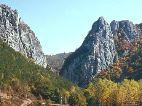 Туристи се тълпят към ждрелото на река Ерма