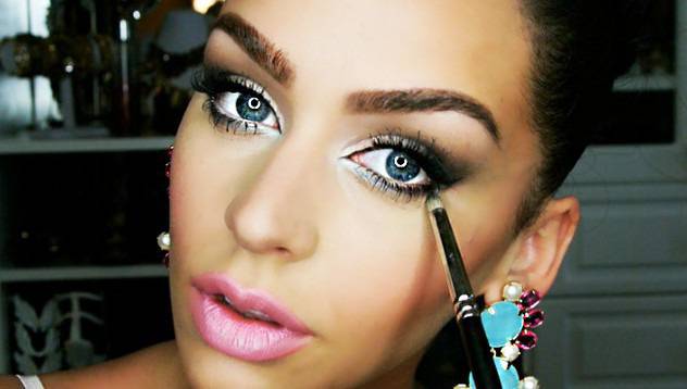 Секси поглед с опушен грим видяна 3735 коментари 0