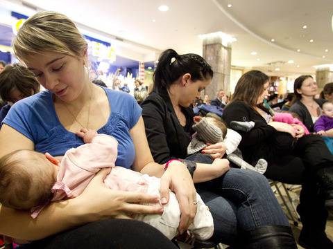 Колко време е препоръчително да се кърми