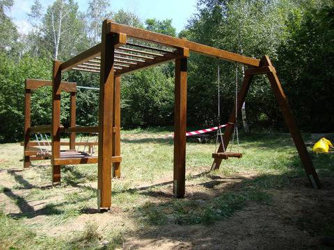 Детски люлки и катерушки от естествени материали в Дендрариума на Витоша