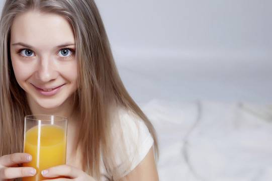 Плюсове и минуси на диетата със сокове