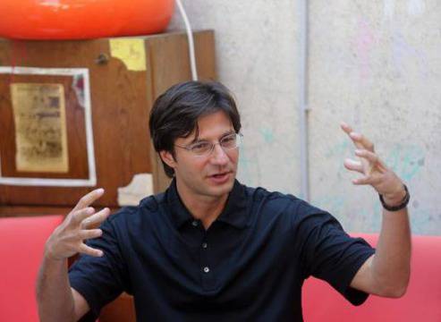 Максим Ешкенази счупил крак, докато юркал мотопед