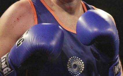 Боксьор в тежка категория счупи ръка в спаринг срещу Тервел Пулев