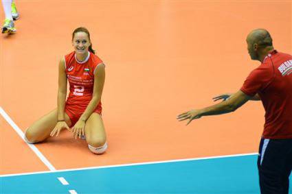 Десислава Николова подписа с Халкбанк