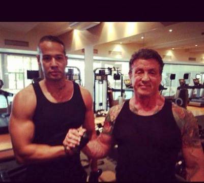 Слай помпа непобедимите си мускули из софийските фитнес зали