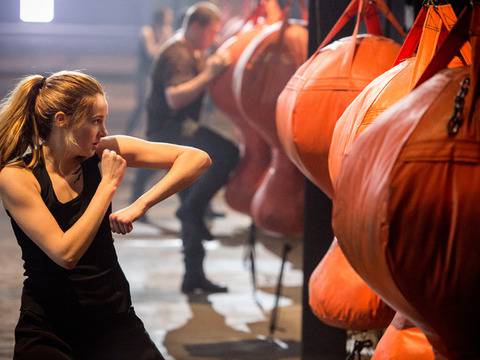 Divergent с Шейлийн Удли показва нова версия на дистопичното бъдеще (Трейлър)