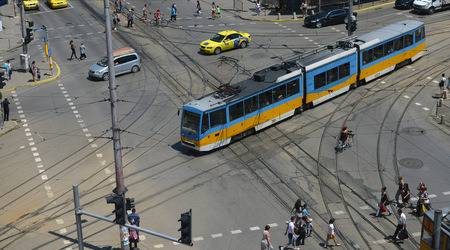 Трамвай блъсна жена в София
