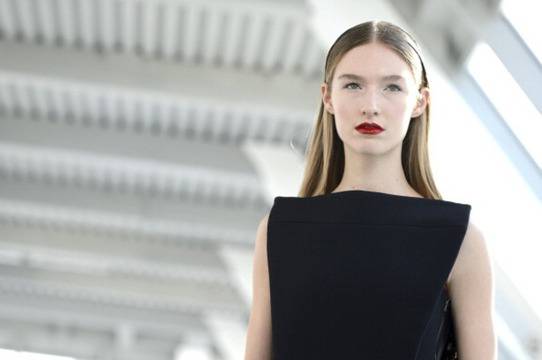 Грим за сезона есен-зима 2013-2014: Тъмни устни видяна 3231 коментари 1