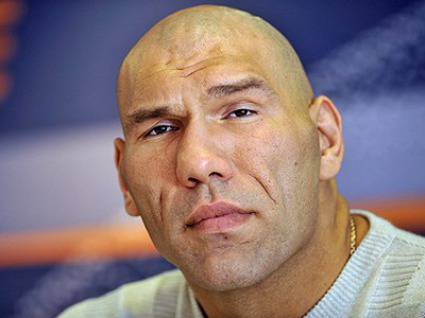 Николай Валуев: С мързела редовно си разменяме крошета