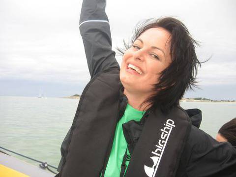 Мариана Векилска пори вълните със сърф