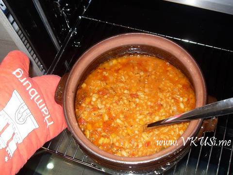 Боб на фурна в гювеч