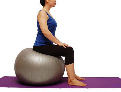 Правете упражнения с фитнес топка за красиво тяло!