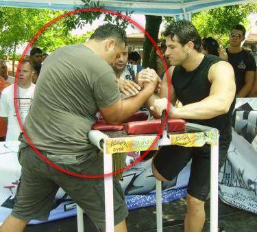 Вижте 120-килограмовата мутра, пребит от крехка жена