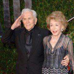 Кърк Дъглас призова Майкъл да спаси брака си