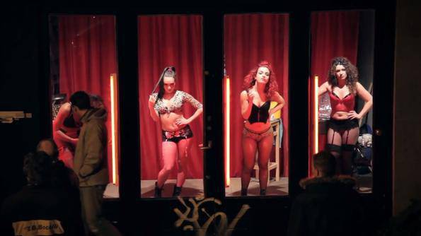 ВИДЕО: Момичетата на червените фенери подивяват