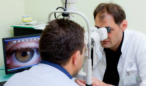 Безплатни очни прегледи на ученици