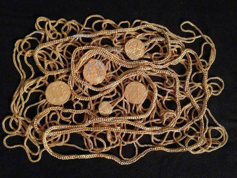 Американско семейство търси съкровища на морското дъно, намира сандък със злато за $300 хил.