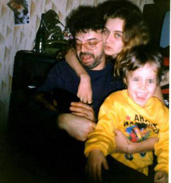 Дъщерите на Албена Чакърова отгледани от роднини