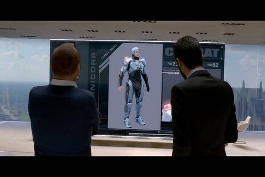 Батман направи и костюма на Робокоп черен