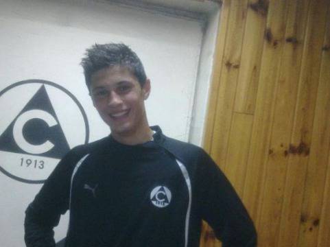 Байерн дебне 16-годишен българин