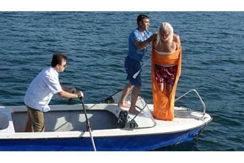 Човекът-амфибия преплува трасе в Охридското езеро