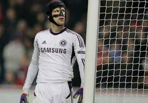 Барселона пита Моуриньо за Петър Чех