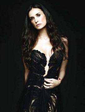 Деми Мур заряза младоците