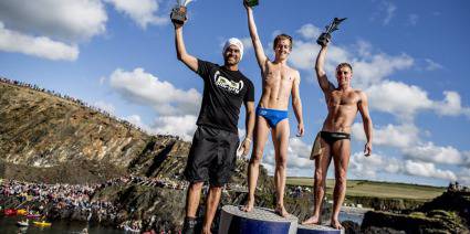 Мисията изпълнена – Гари Хънт спечели домашния кръг от Red Bull Cliff Diving World Series 2013