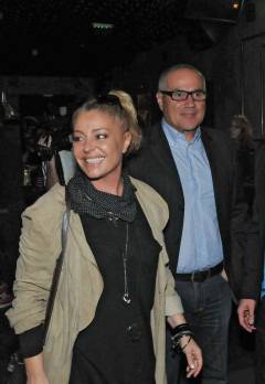 Хилда показа мъжа до себе си