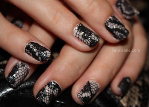 Маникюр за малката черна рокля