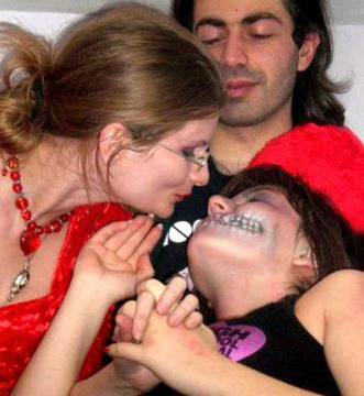 Сабина Маринова-Тео ексклузивно пред „ШОУ“: Аз съм вампир!