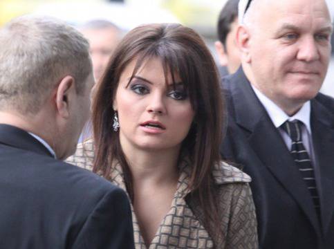 Петя Дикова шокирана от пениса на тираджия