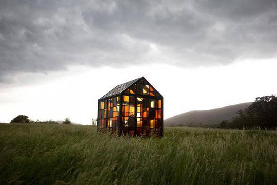 Къща от стъкло… и захар