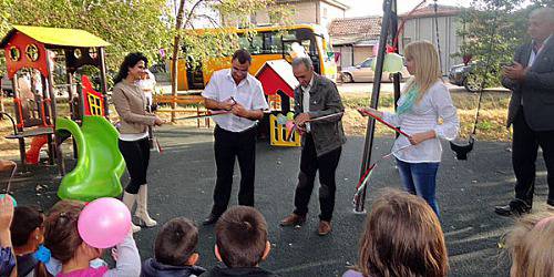 Село Царимир има вече нова детска площадка по европейски стандарт