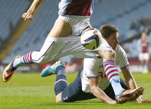 Футболист със свалени гащи подлуди Англия