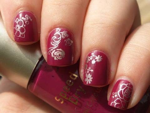Маникюр с флорални мотиви (галерия)