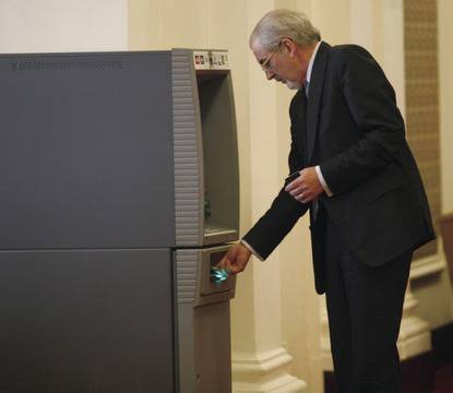 Депутатка втали Лютви Местан