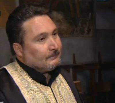 Отец Михаил лекува хора с маслосвет