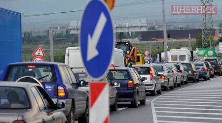 Катастрофа предизвика километрично задръстване при село Български извор