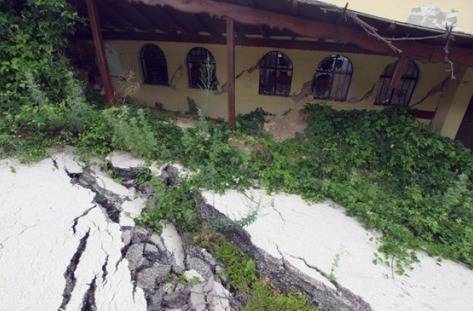 Вилата на Гяуров потъна