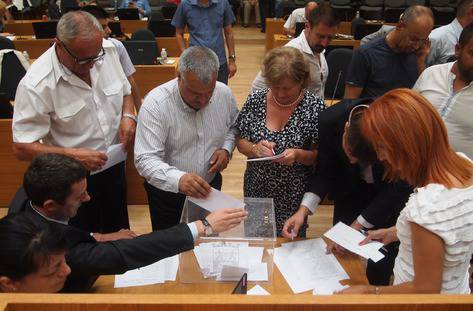 Вдигат заплатите на общинските съветници